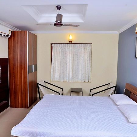 French Avenue Hotel Mahe Buitenkant foto