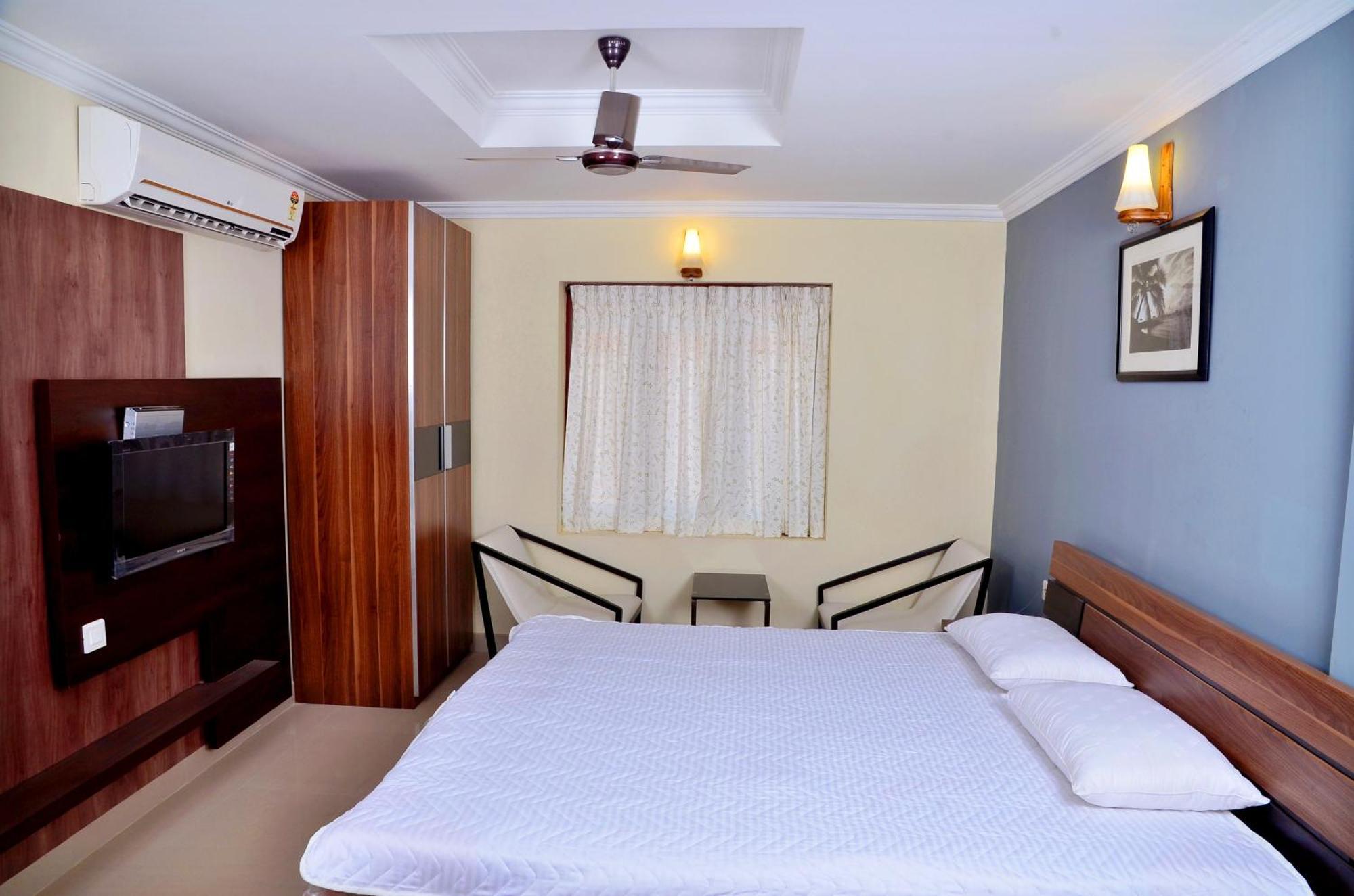 French Avenue Hotel Mahe Buitenkant foto