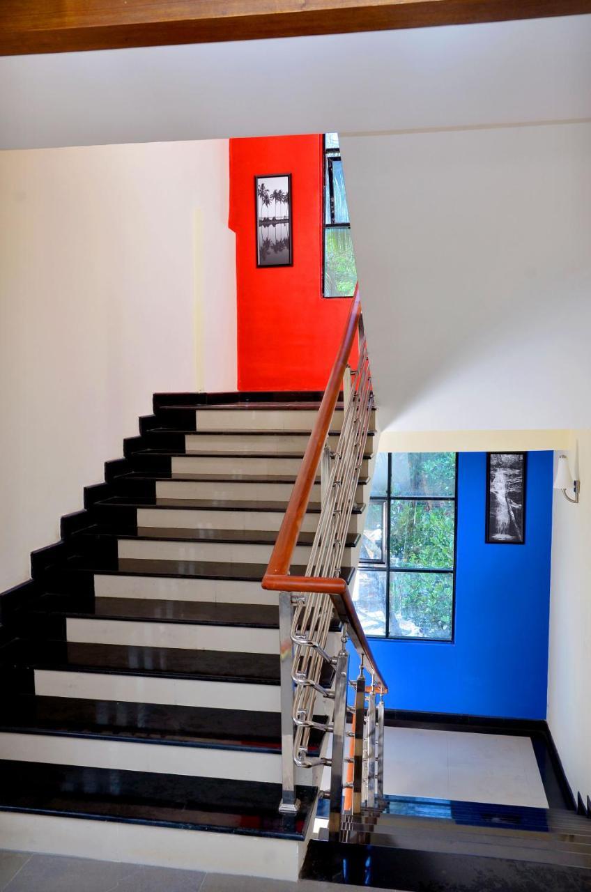 French Avenue Hotel Mahe Buitenkant foto