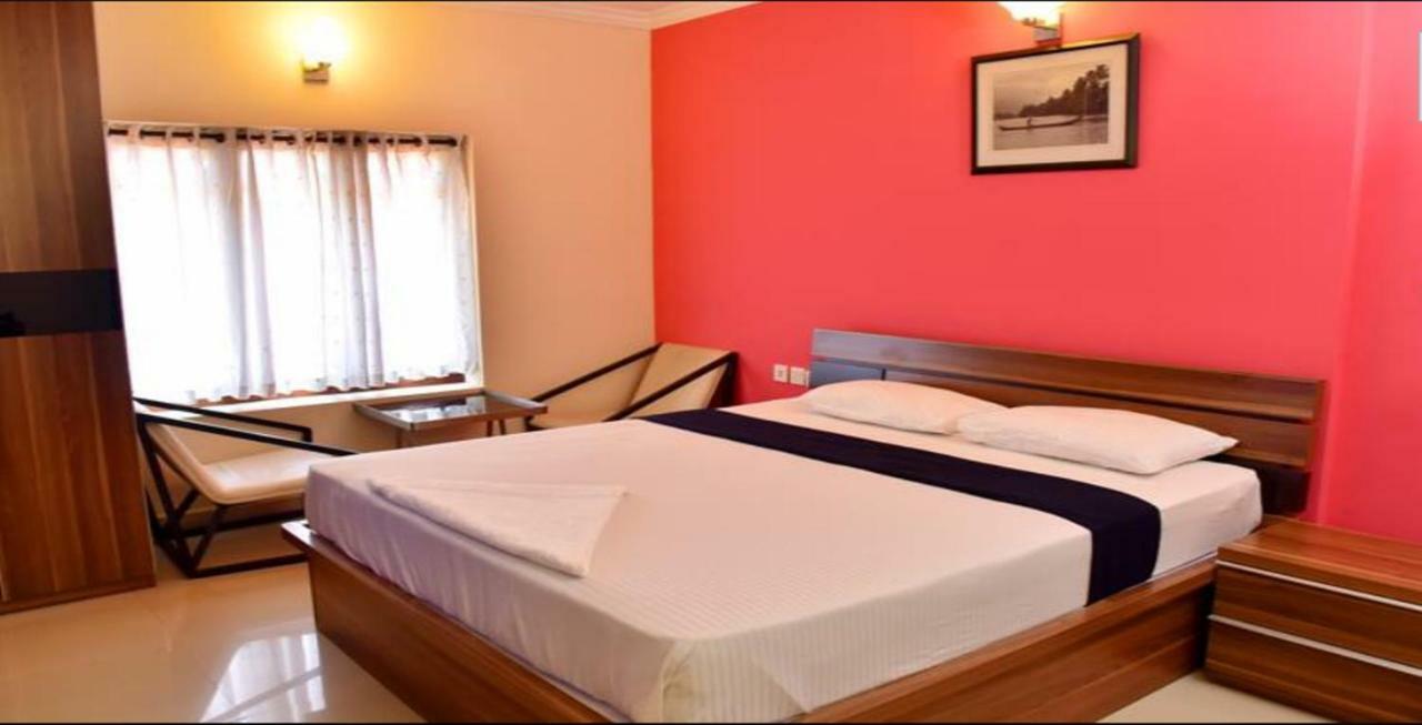 French Avenue Hotel Mahe Buitenkant foto