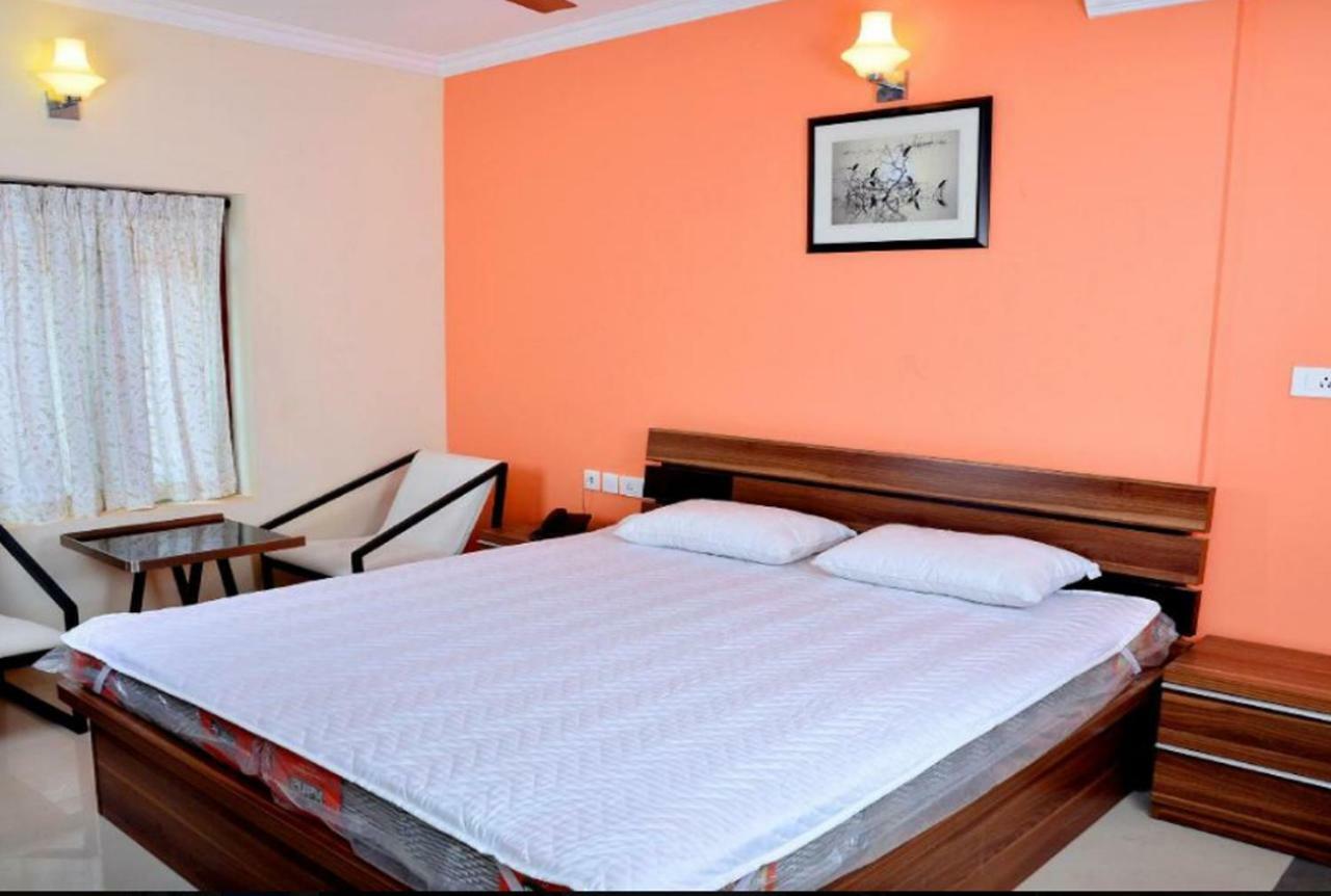 French Avenue Hotel Mahe Buitenkant foto