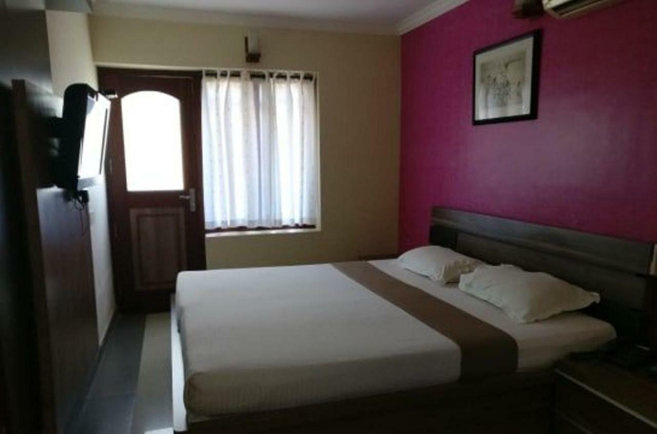 French Avenue Hotel Mahe Buitenkant foto